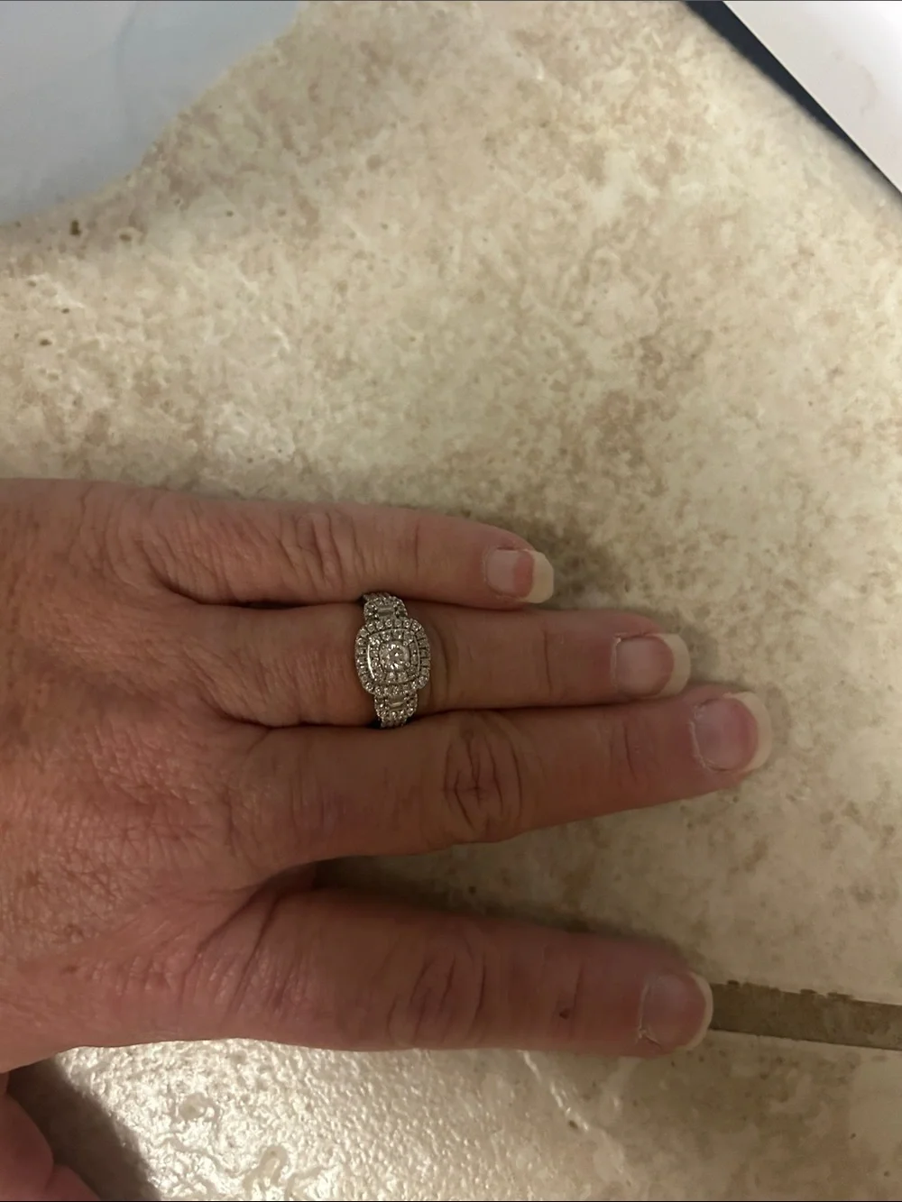 Vera Wang 14 kt White GoldHalo Diamond Cluster Engagement Ring - White